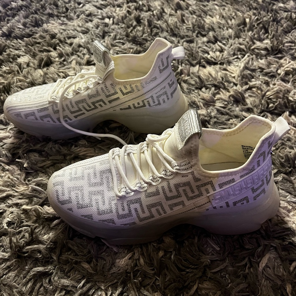 Steve Madden MAXIMA-S Color: WHITE SILVER. Size: 11